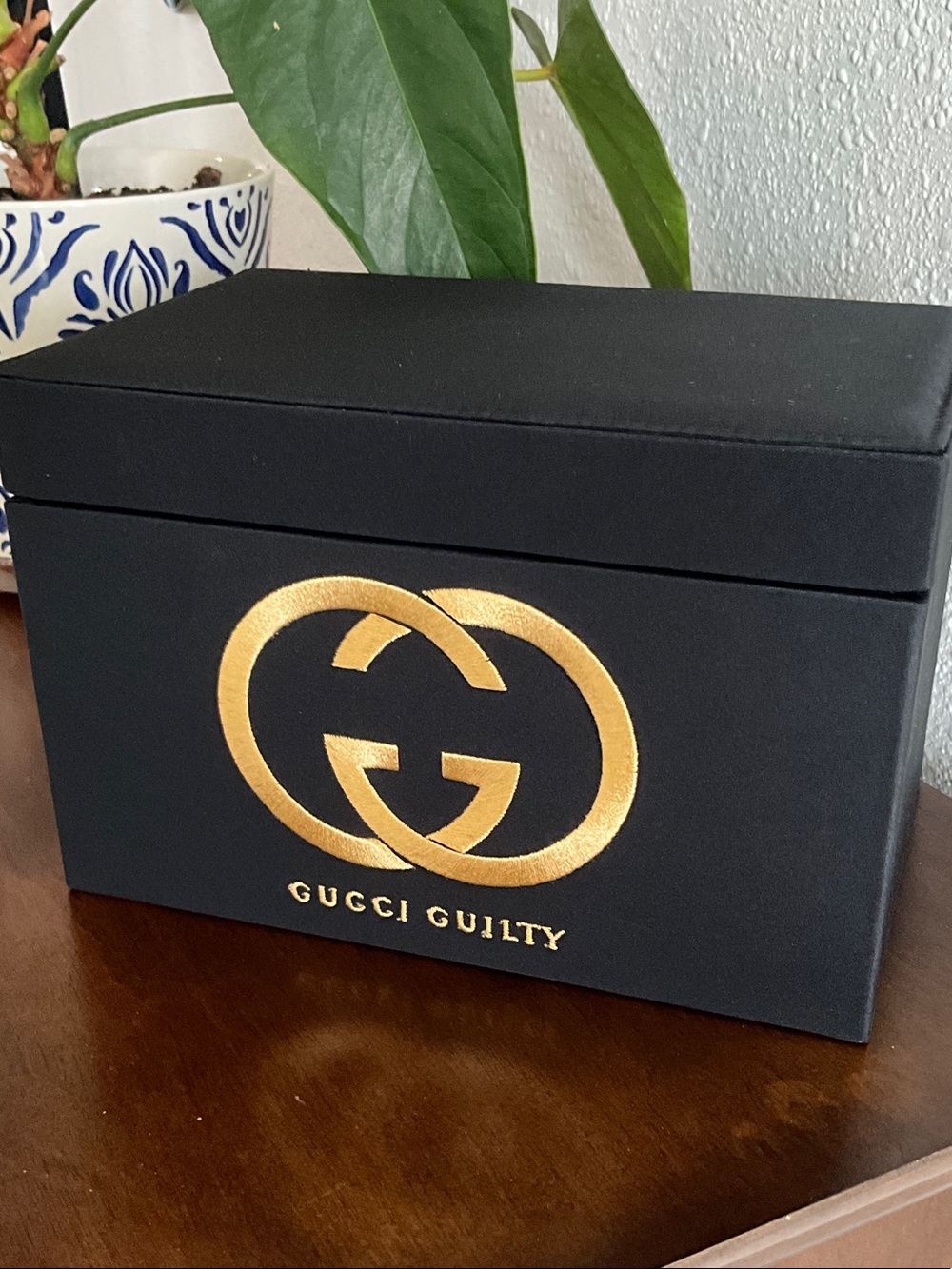 Gucci Promotional Accent Box Double G Gold Logo. Brand new